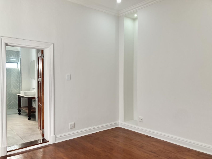 To Let 2 Bedroom Property for Rent in Claremont Village Western Cape